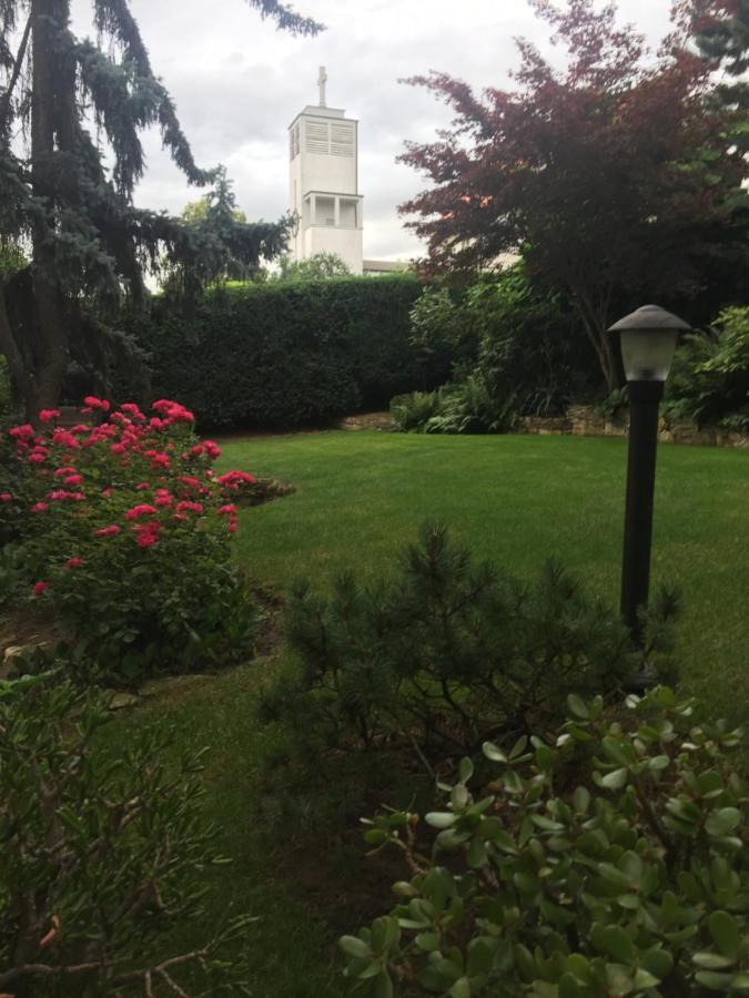 Blue Apartment In Beautiful English Style Garden With Atmosphere Praag Buitenkant foto