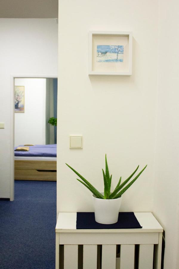Blue Apartment In Beautiful English Style Garden With Atmosphere Praag Buitenkant foto