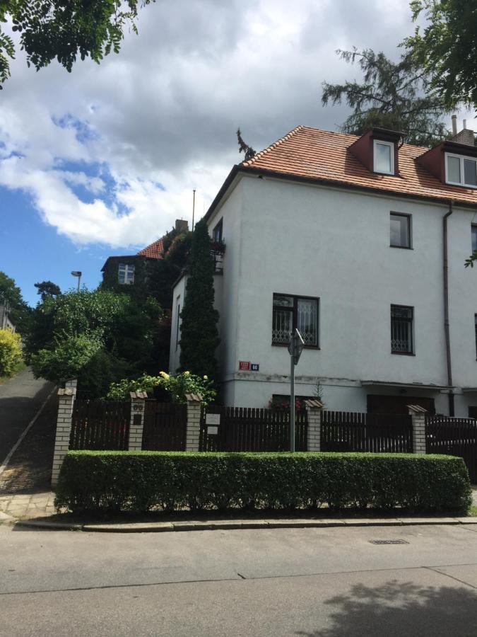 Blue Apartment In Beautiful English Style Garden With Atmosphere Praag Buitenkant foto