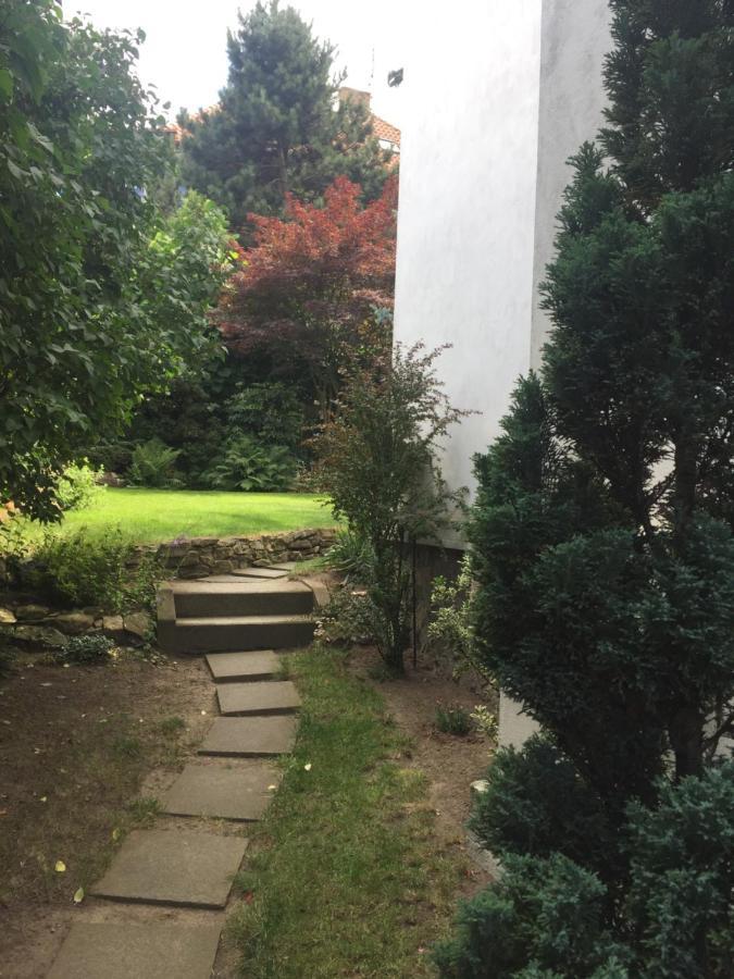 Blue Apartment In Beautiful English Style Garden With Atmosphere Praag Buitenkant foto