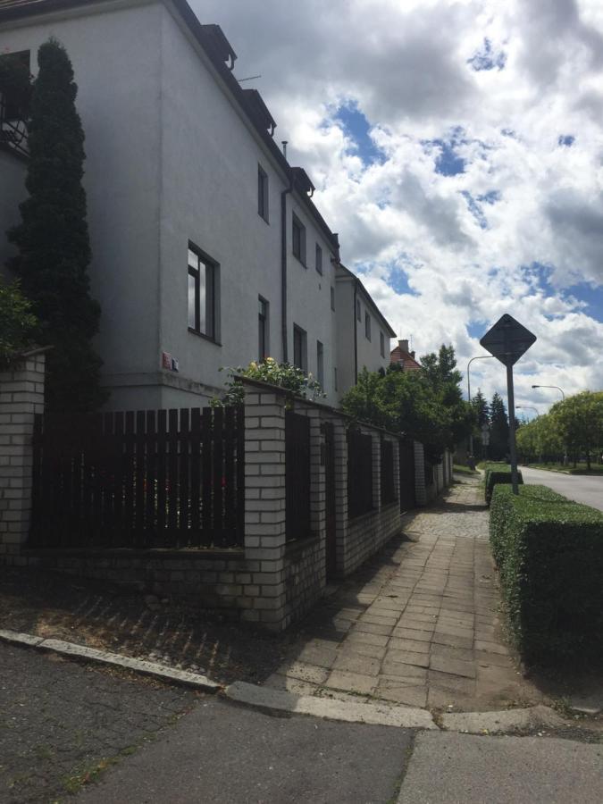 Blue Apartment In Beautiful English Style Garden With Atmosphere Praag Buitenkant foto